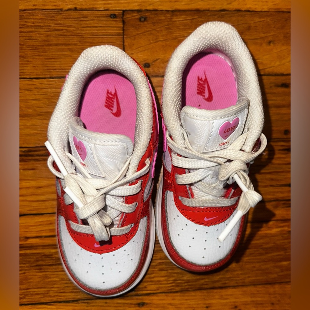 Nike Air Force One Valentine’s Day Size 8C - Picture 8 of 11